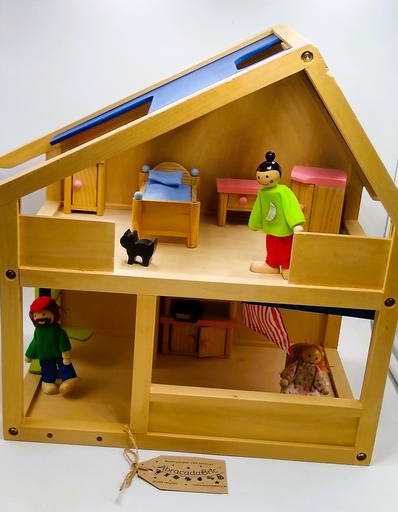 Maison de poupées en bois 
