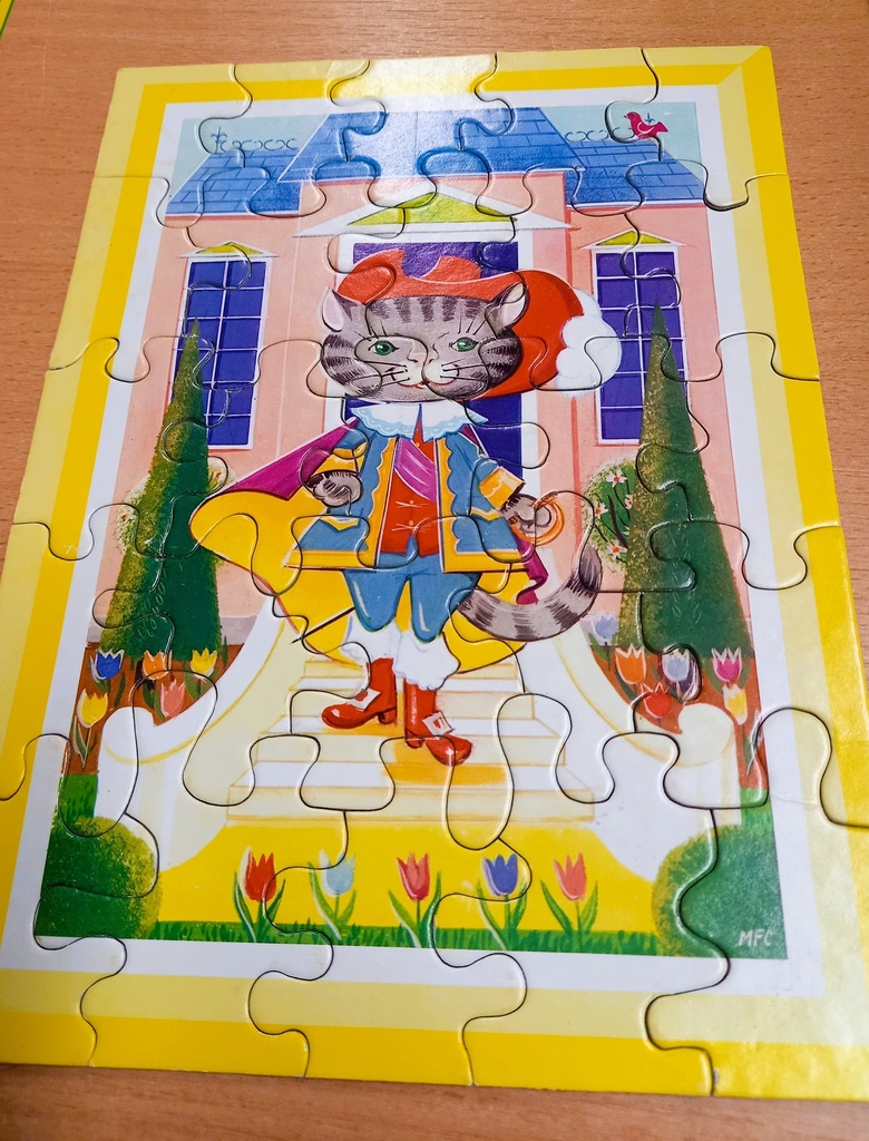 Lot de 4 puzzles vintage : le petit chaperon rouge, petite sirène, chat potté et cendrillon - WiLLEB