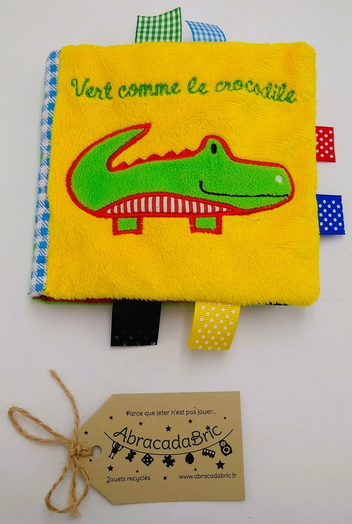 Livre tissus "vert comme le crocodile" - EDiTiONS QUATRE FLEUVES