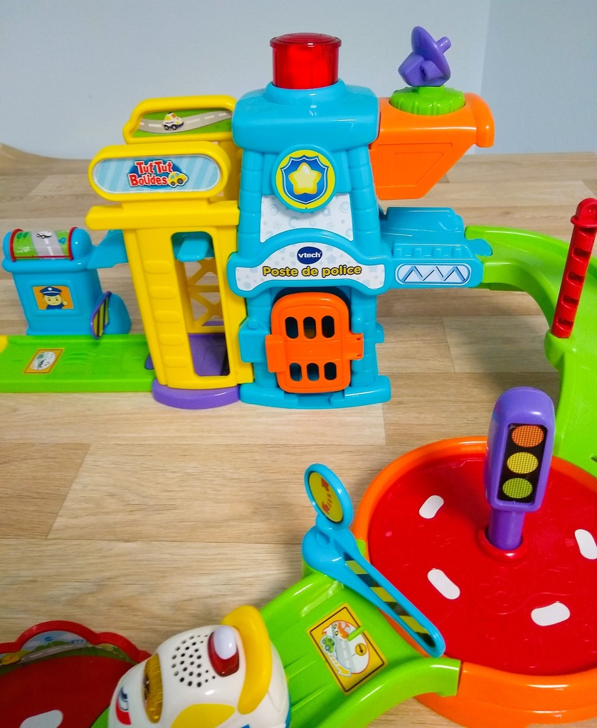 Tut tut bolide "Le poste de police"  - VTECH 