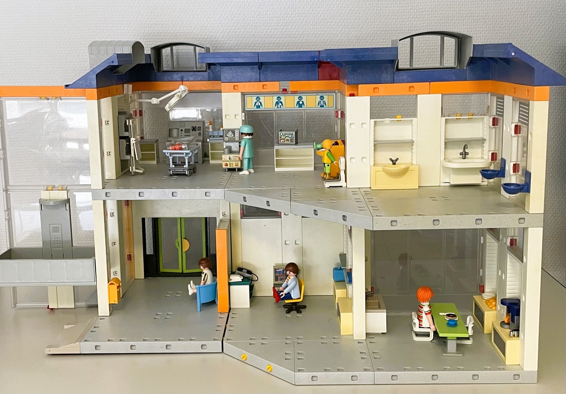 Playmobil 4404 - Grand hôpital avec installation : : Jouets