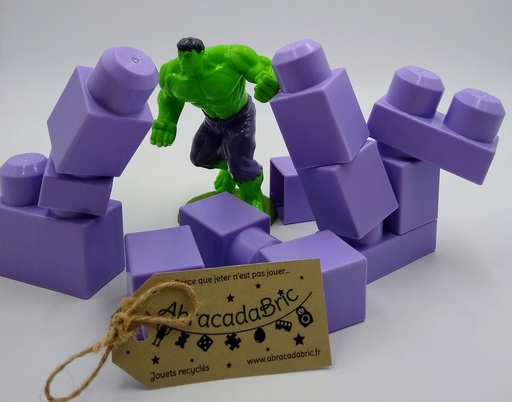 Hulk et ses briques violettes pour tout casser !